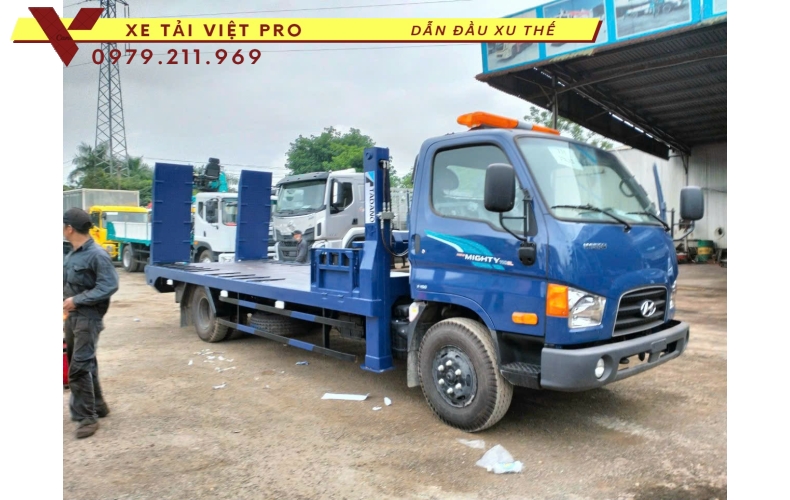 Giá xe tải Hyundai 110xl nâng đầu chở máy công trình bao nhiêu?
