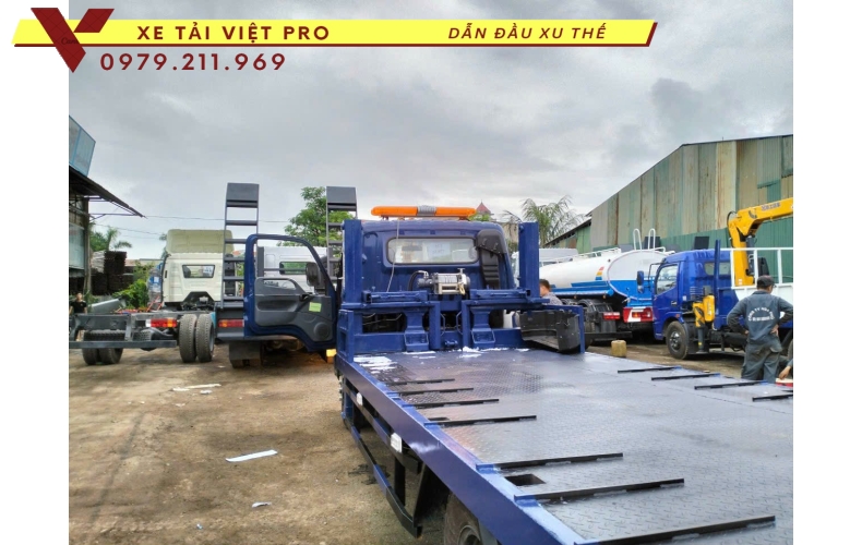 Giá xe tải Hyundai 110xl nâng đầu chở máy công trình bao nhiêu?