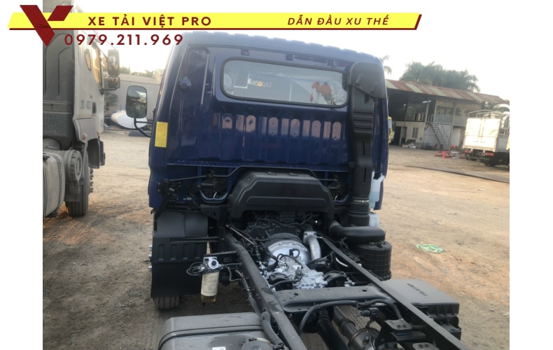 Giá xe tải Hyundai 110xl nâng đầu chở máy công trình bao nhiêu?