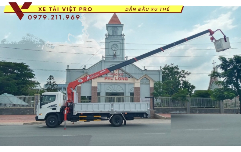 Xe tải Hyundai EX8L gắn cẩu Unic 3 tấn