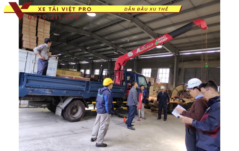 Xe tải Hyundai 110xl gắn cẩu Unic 3 tấn