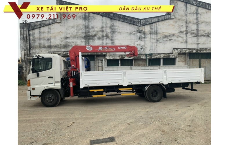 Xe tải Hino FC gắn cẩu Unic 3 tấn