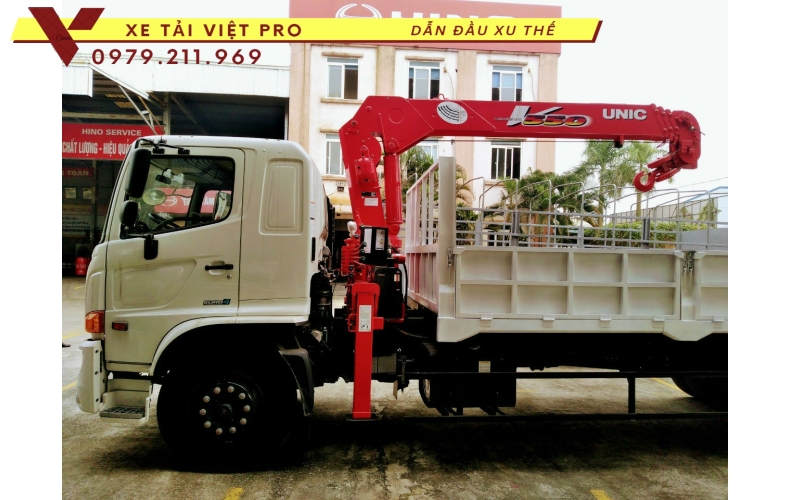 Xe tải Hino FC gắn cẩu Unic 3 tấn