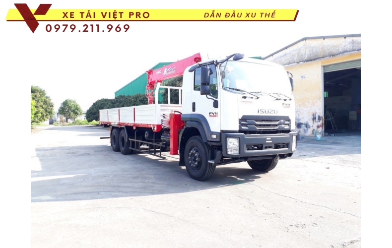 Xe tải 3 chân isuzu gắn cẩu Unic 8 tấn