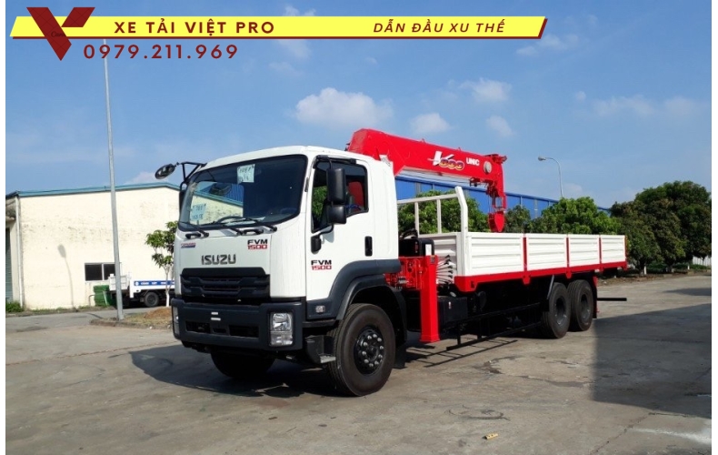 Xe tải 3 chân isuzu gắn cẩu Unic 8 tấn