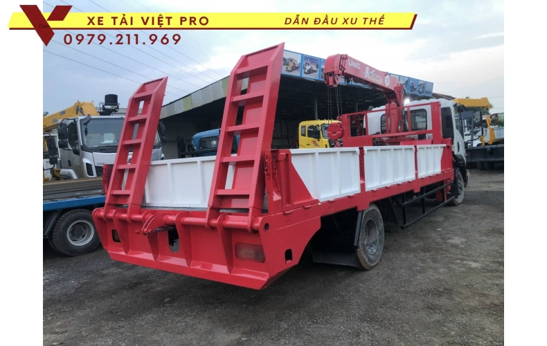 Đánh giá xe ISUZU FRR 650 chuyên dùng nâng đầu có gắn cẩu sẽ như thế nào?