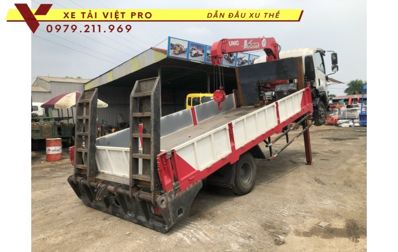 Đánh giá xe ISUZU FRR 650 chuyên dùng nâng đầu có gắn cẩu sẽ như thế nào?