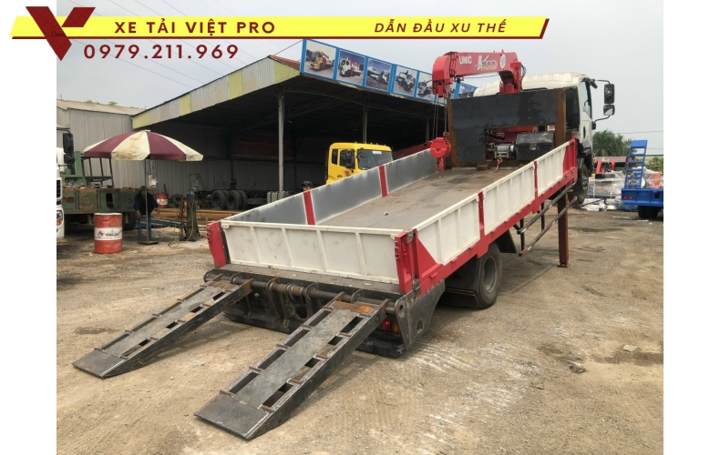 Đánh giá xe ISUZU FRR 650 chuyên dùng nâng đầu có gắn cẩu sẽ như thế nào?