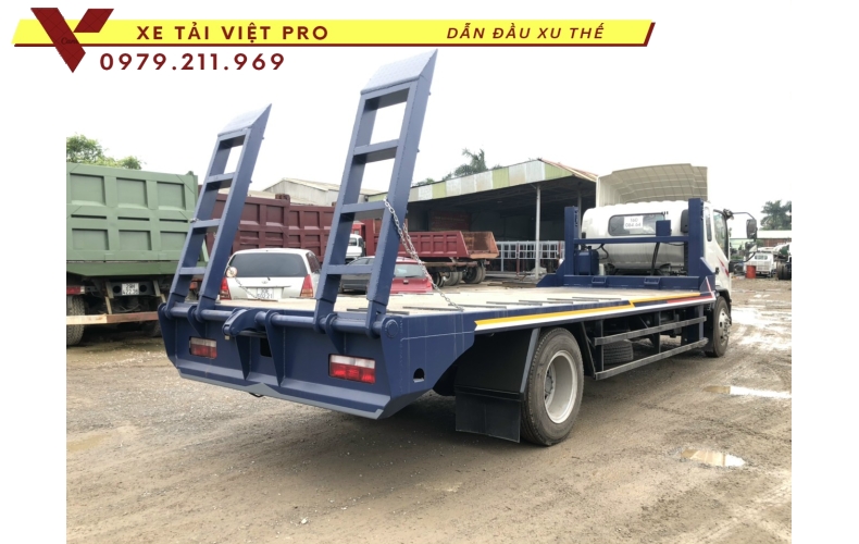 Xe tải JAC N900 nâng đầu chở máy công trình có giá bao nhiêu?
