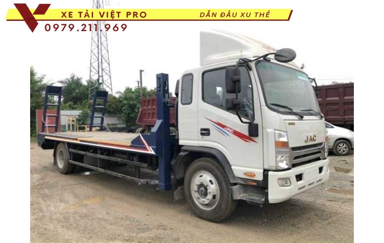 Xe tải JAC N900 nâng đầu chở máy công trình có giá bao nhiêu?