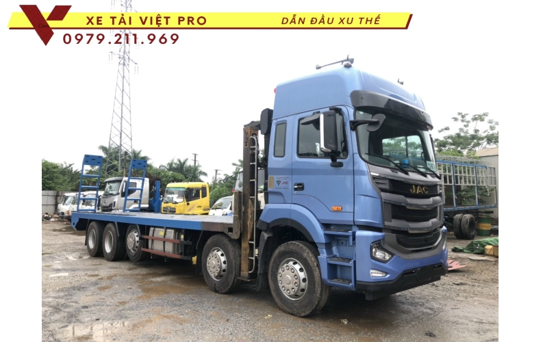 Đánh giá xe tải JAC 5 chân nâng đầu chở máy công trình