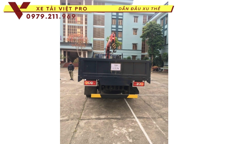 Xe tải thaco Ollin S120 gắn cẩu Unic 3 tấn