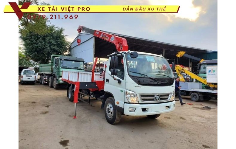 Xe tải thaco Ollin S120 gắn cẩu Unic 3 tấn