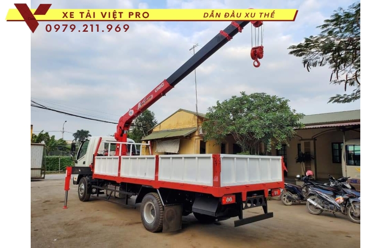 Xe tải thaco Ollin S120 gắn cẩu Unic 3 tấn