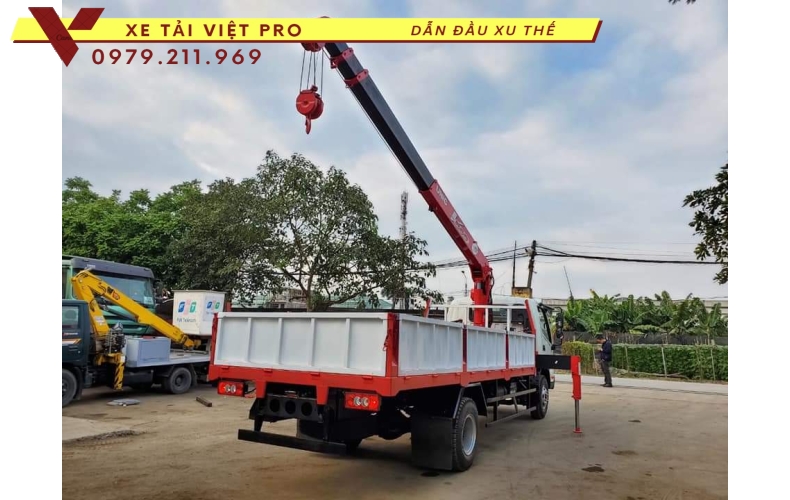 Xe tải thaco Ollin S120 gắn cẩu Unic 3 tấn
