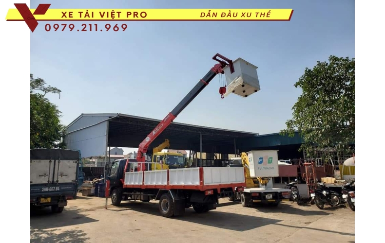 Xe tải thaco Ollin S120 gắn cẩu Unic 3 tấn