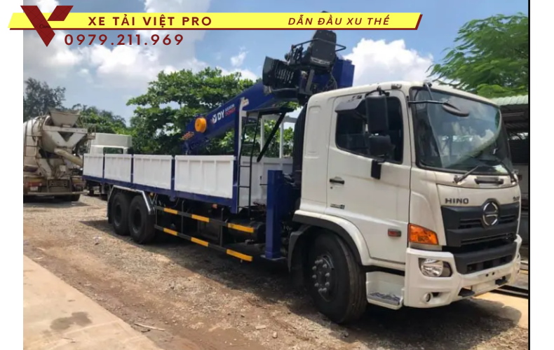 Xe tải Hino 3 chân gắn cẩu Dongyang 8 tấn