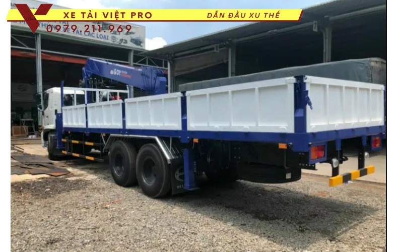 Xe tải Hino 3 chân gắn cẩu Dongyang 8 tấn