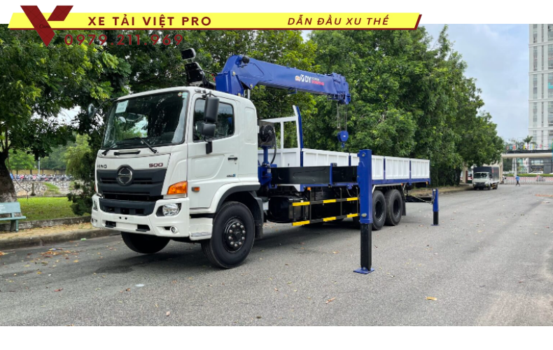 Xe tải Hino 3 chân gắn cẩu Dongyang 8 tấn