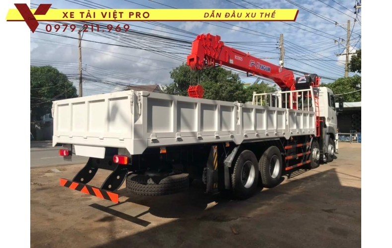 Xe tải UD trucks 4 chân gắn cẩu Kanglim 12 tấn