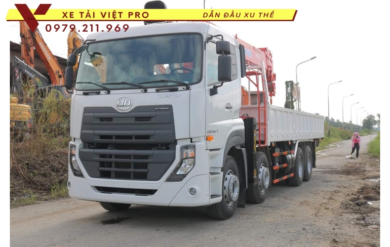 Xe tải UD trucks 4 chân gắn cẩu Kanglim 12 tấn
